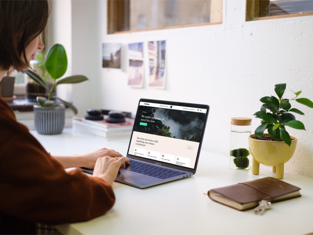 Young woman working on the Macbook Pro mockup_Impact Hub and Goodwings